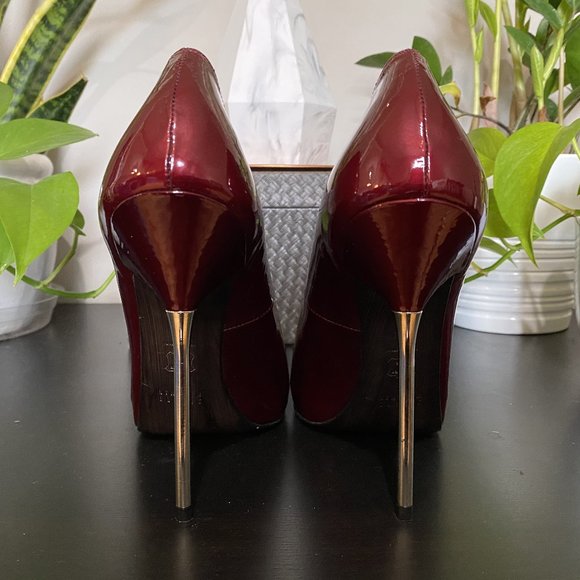 Stuart Weitzman Dagger Pump (Size 9) - Picture 6 of 11